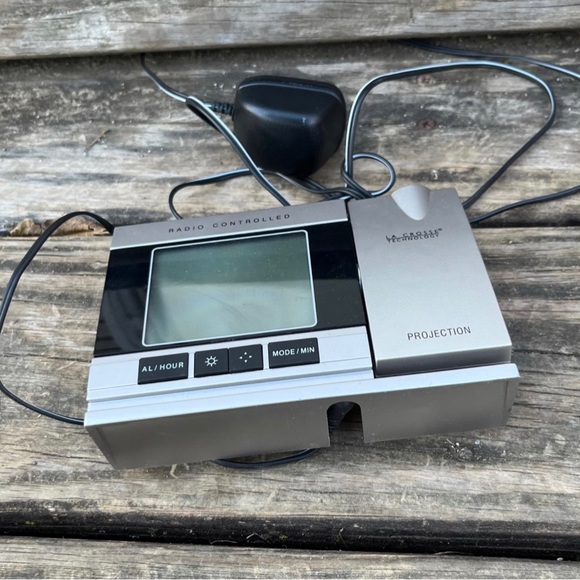 LA CROSSE TECHNOLOGY PROJECTING ALARM CLOCK - Picture 7 of 8